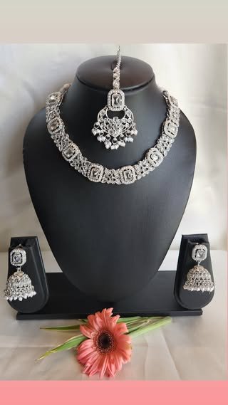 Necklace 25