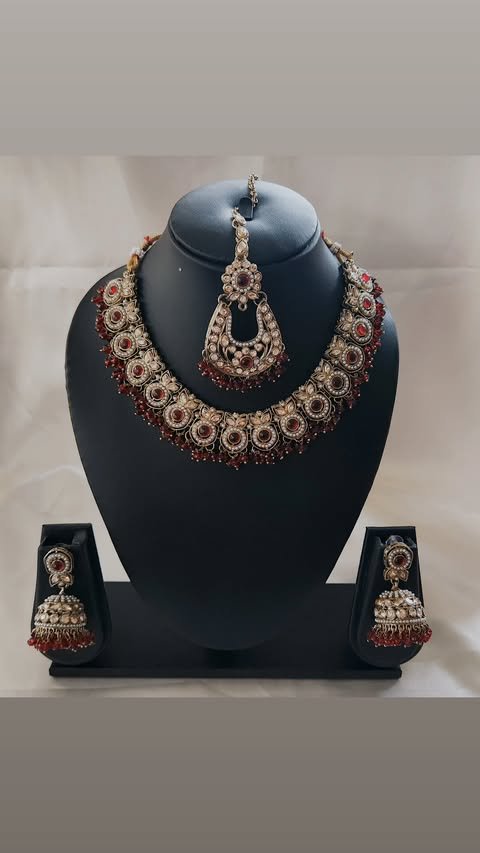 Necklace 76