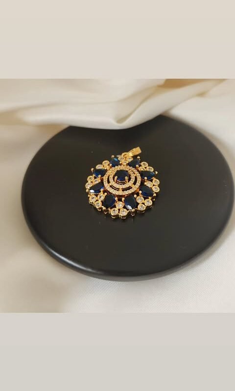 Pendants 8